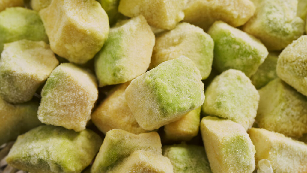 Aguacate congelado en formato profesional para hostelería, cocina y restauración. Producto IQF de Frotz Fruits.”