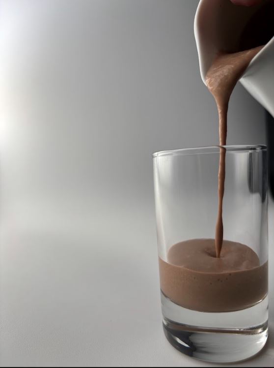 Receta de bebida de chocolate con leche, albaricoque y haba tonka