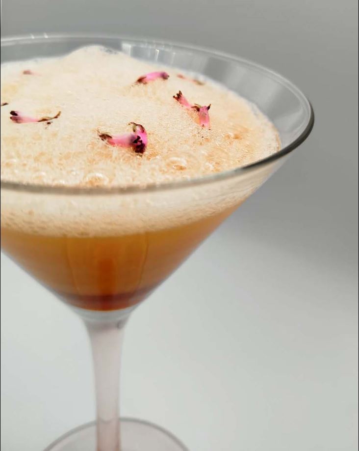 Receta de bellini con melocoton y calamansi